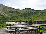 Auf der Terrasse des Schutzhauses