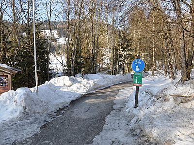 Es geht am Grießner Bach entlang ...