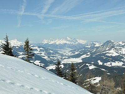 und den Wilden Kaiser im Dunst.