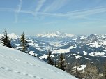 und den Wilden Kaiser im Dunst.