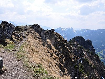 Blick über die steilen Nordhänge zum Zinken