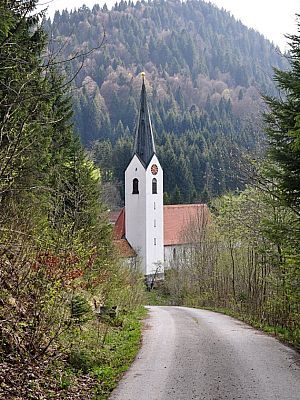 zurück zur Kirche von Unterjoch und ...