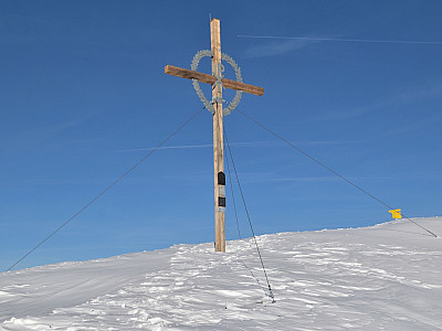 Das mächtige Gipfelkreuz am Speikboden