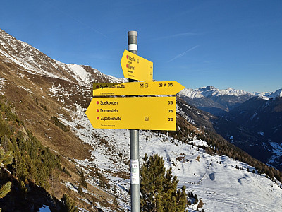 Wir folgen dem Wegweiser zur Speikbodenhütte 