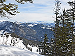 Im Hintergrund zeigen sich die Loferer Steinberge