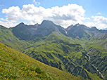 Hinter der Roggalspitze zeigt sich nun die Hintere Wildgrubenspitze