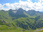 Links unten erkennen wir die Ravensburger Hütte