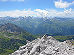 Der Blick reicht weit bis in die Schweizer Bergwelt hinein