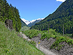 Links im Hintergrund die verschneite Hohe Wand