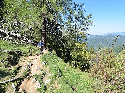 Dahinter setzt sich der Pfad nach Norden weiter fort