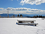 Am höchsten Punkt der Putzwiesen, hinten der Langkofel, der Schlern und der Rosengarten