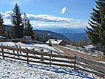 Blick hinunter zur Jenesier Jöchl-Alm