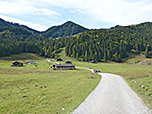 Wir überqueren den Talboden der Valepper Alm