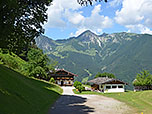 Blick zum Berggasthof Streichen und zum Geigelstein