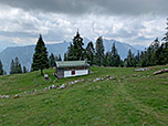 ...und wählen den Abstieg über die Inzeller Skihütte