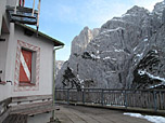 So leer ist auf der Terrasse nur, wenn die Hütte schon zu hat