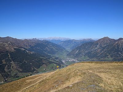 Im Norden reicht der Blick über Bad Hofgastein hinweg zu den Berchtesgadener Alpen 