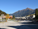 ... oder vom großen Parkplatz dahinter, starten wir unsere Tour