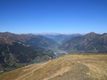 Im Norden reicht der Blick über Bad Hofgastein hinweg zu den Berchtesgadener Alpen