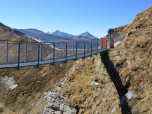 ... ,dieses ist über eine Stahlbrücke mit dem Grat verbunden