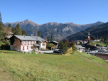 Unter der Seilbahn beginnen wir mit dem Aufstieg