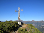 Das stattliche Gipfelkreuz des Hirschkarköpfl