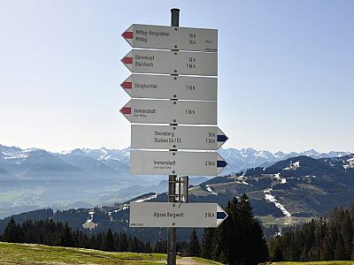 gut ausgeschildert zum Steineberg.