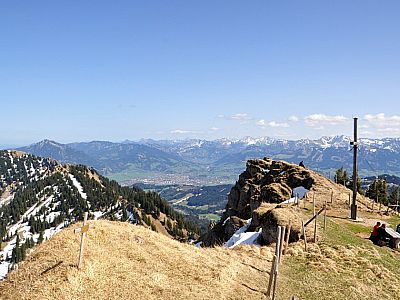 zum Gipfel des Stuiben (1749 m).