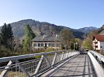Fußgängerbrücke am Bahnhof