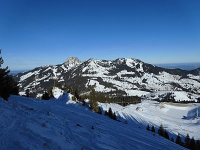 Im Norden der Wendelstein, die Lacherspitze und das Wildalpjoch