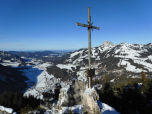 Das vorgelagerte Gipfelkreuz am Vogelsang