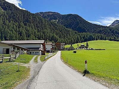 Los geht's bei den Glieshöfen im Matscher Tal