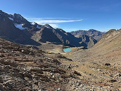 ...taucht vor uns der Untere Saldursee auf