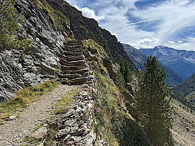 Nach einer Treppe...