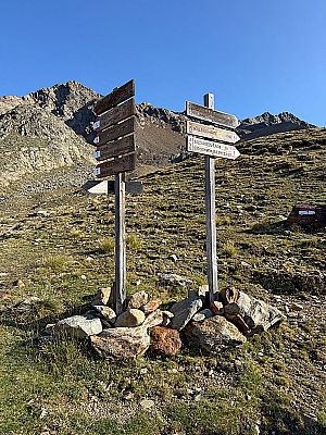 Die Südliche Schwemser Spitze ist ab der Hütte ausgeschildert
