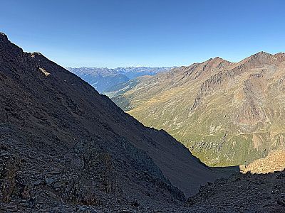 Im Hintergrund zeigt sich der Piz Bernina