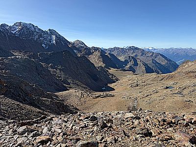 Rechts von der Saldurspitze zeigt sich die Ramudelspitze