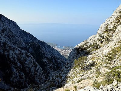 Der Blick auf das über 1000 Meter unter uns liegende Makarska