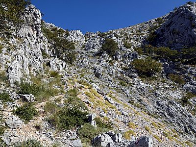 Bald haben wir den oberen Rand der steil abfallenden Wände des Biokovo-Gebirges erreicht. 