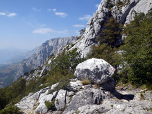 Die steilen Felsen nördlich über Veliko Brdo beeindrucken besonders