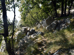 Wir queren die steilen Hänge auf einem breiten Band hoch über Makarska
