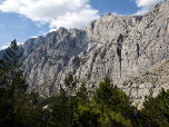 Der Blick auf die mächtigen Felswände des Biokovo-Gebirges