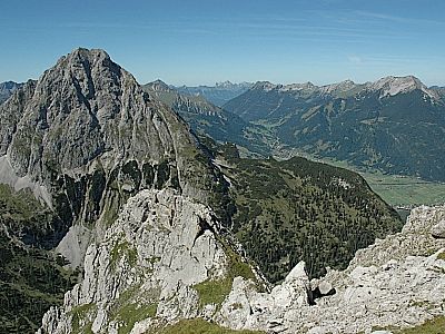 Blick an der Sonnenspitze vorbei nach Westen