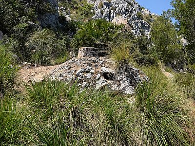 ... alten Verteidigungsanlagen auf.