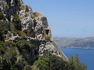 ... erfolgt auf dem Hinweg, wieder durch den kleinen Durchgang