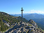Nach 2 Stunden haben wir das Gipfelkreuz des Taubensteins erreicht