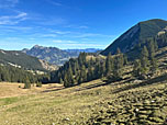 Am Sattel erblicken wir erstmals das Taubensteinhaus