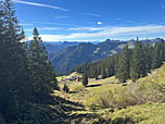 Von der Bergstation schauen wir hinunter zur Oberen Maxlraineralm