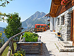 Auf der Terrasse der Dr.-Heinrich-Hackel-Hütte
