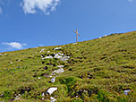 Nur noch wenige Schritte und das Gipfelkreuz ist erreicht